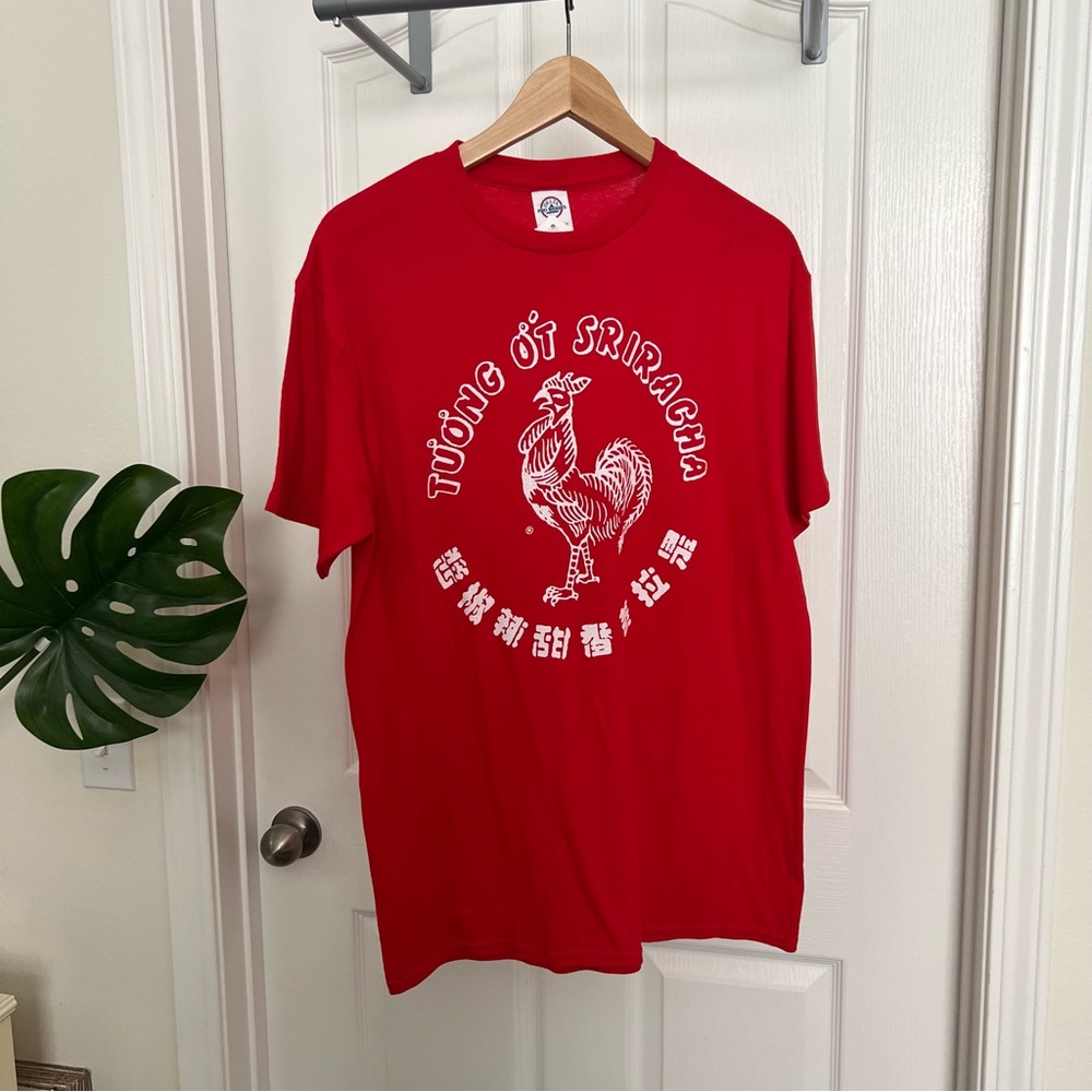New Men’s Medium Sriracha Tshirt